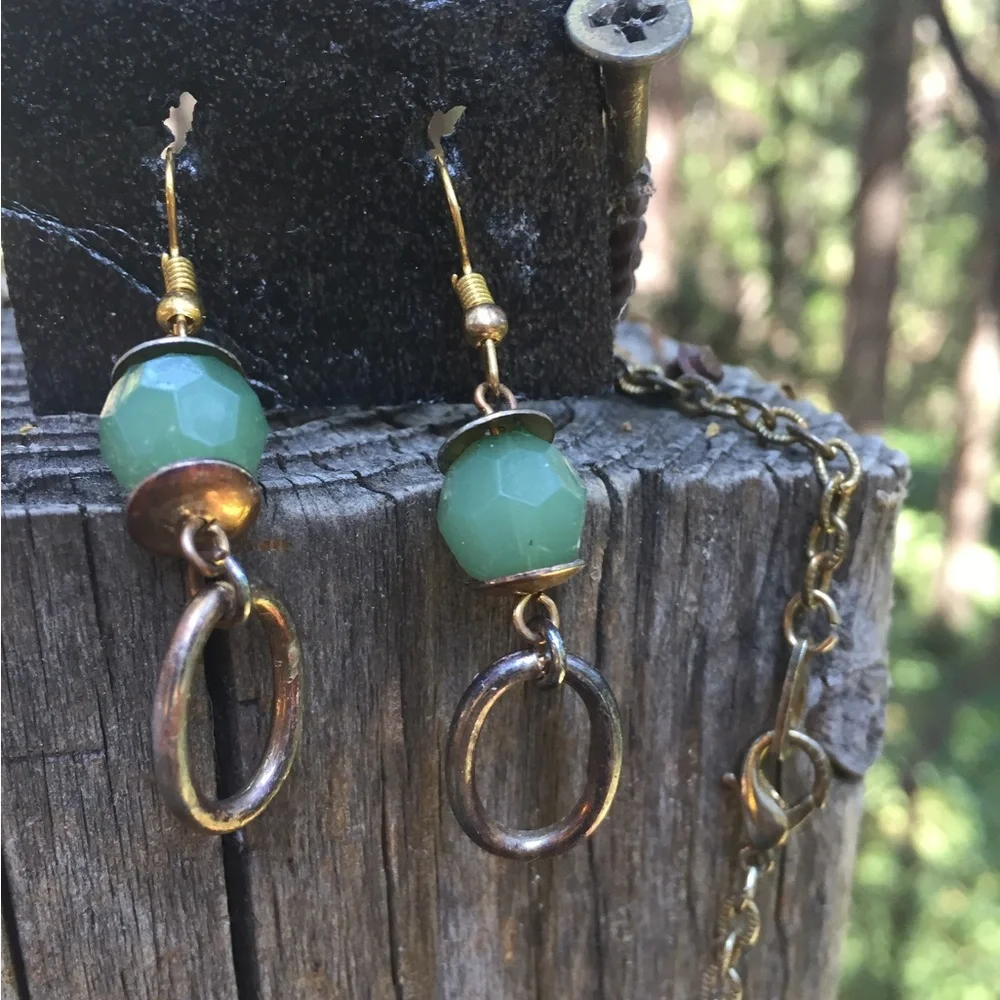 Vintage look necklace and earring bundle green on gold set lariat necklace - Picture 3 of 7